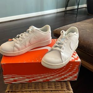 Ladies Nike Court Royale 2, 8M